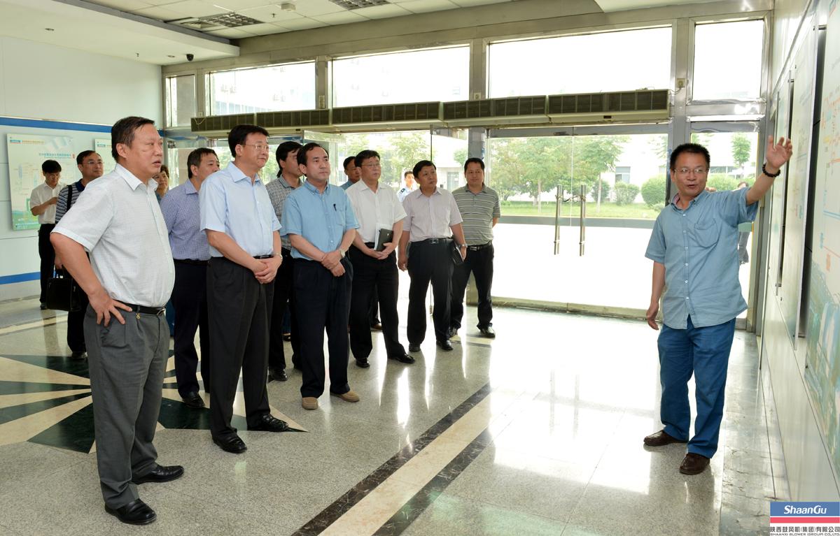 �����и��г��ƺ���һ���������������¼��ڵ���Ⱥ���辶����ʵ���˶�