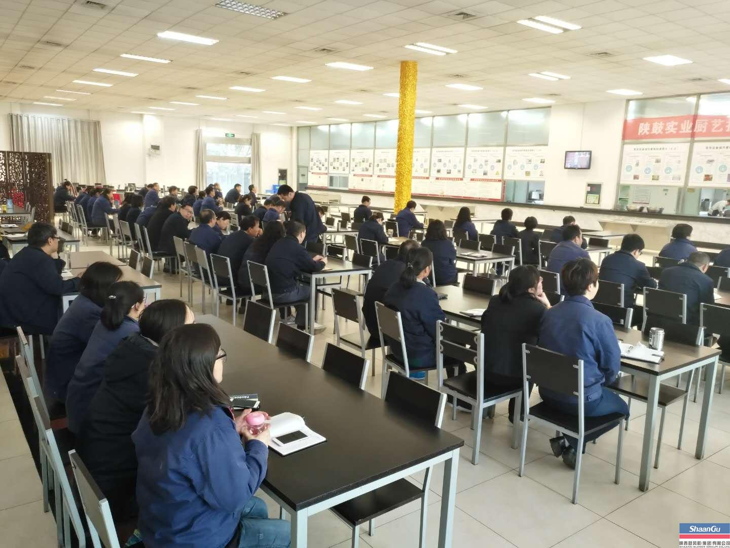 ����������¼��ڼ��ŵ�ί��֯��Ա�����տ�ʮ�Ŵ�Ļʽ